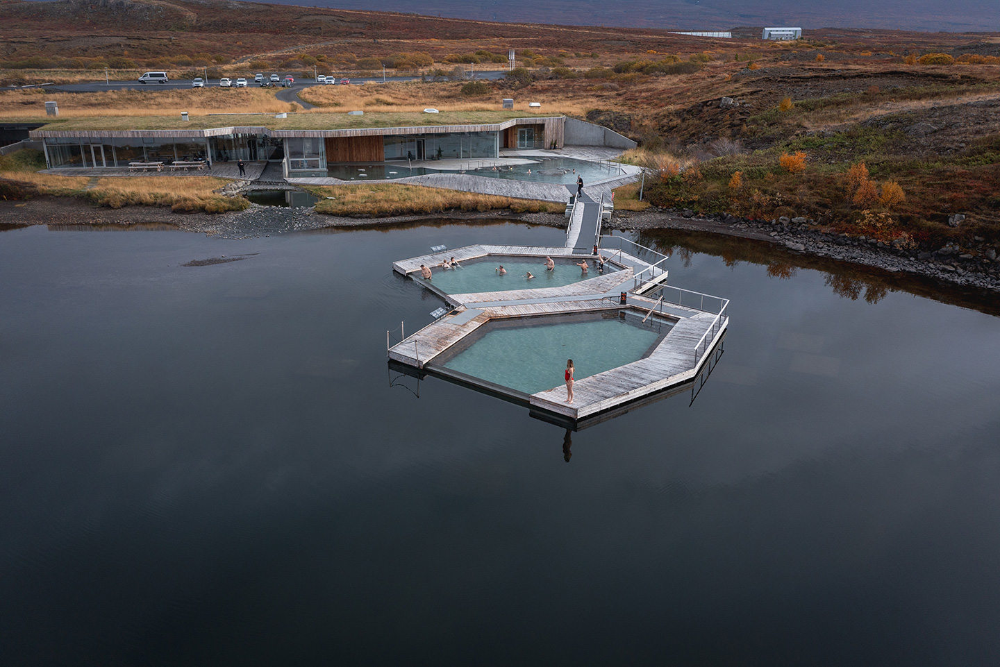 Einer der besten Orte, um im warmen Wasser zu baden, ist das Vök Geothermalbad.