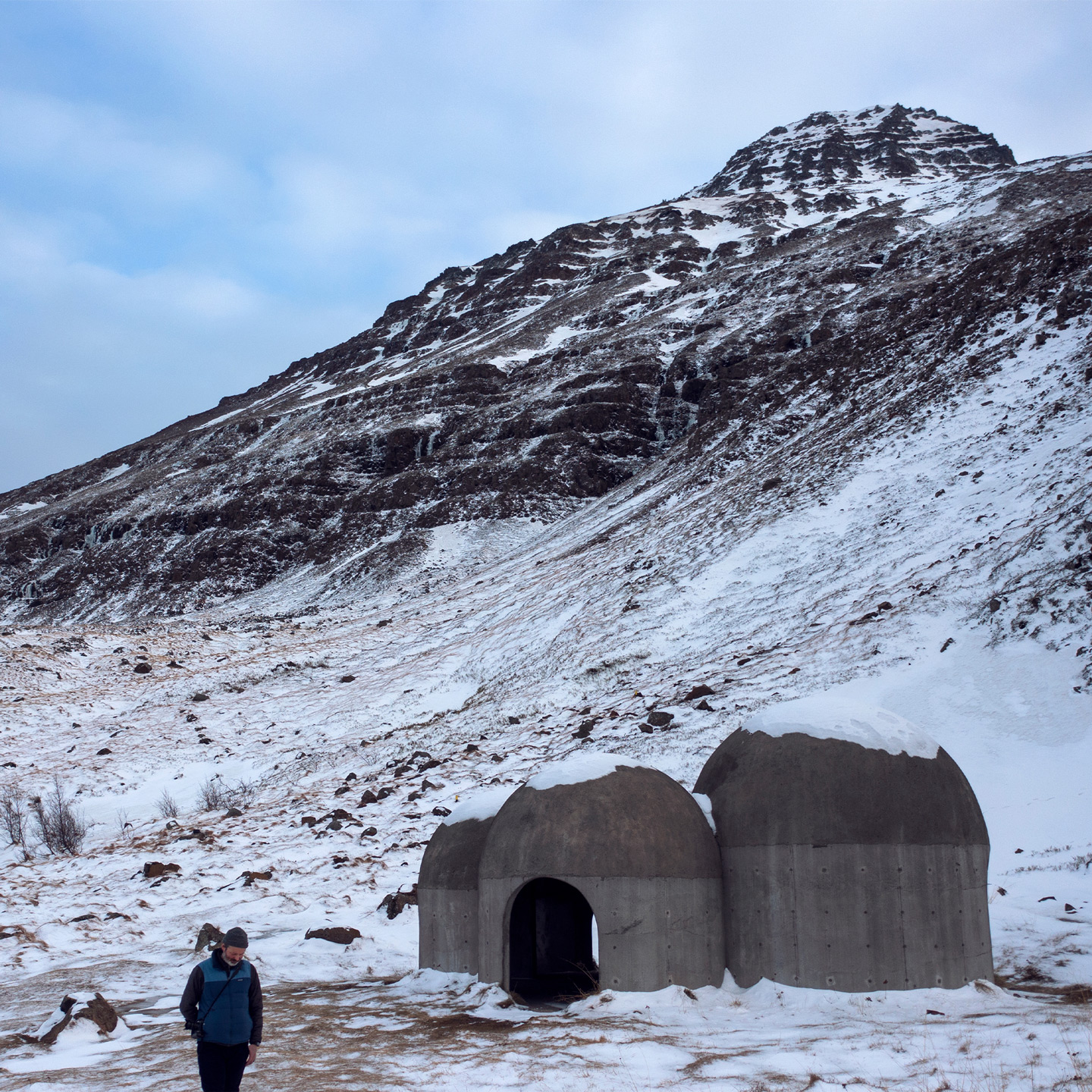 Man hiking by Tvísöngur sound sculpture