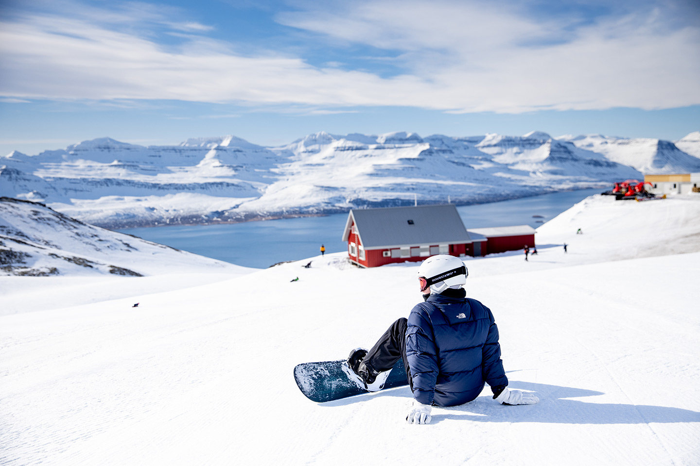Snowboarder enjoying the view in Oddsskarð ski resort.