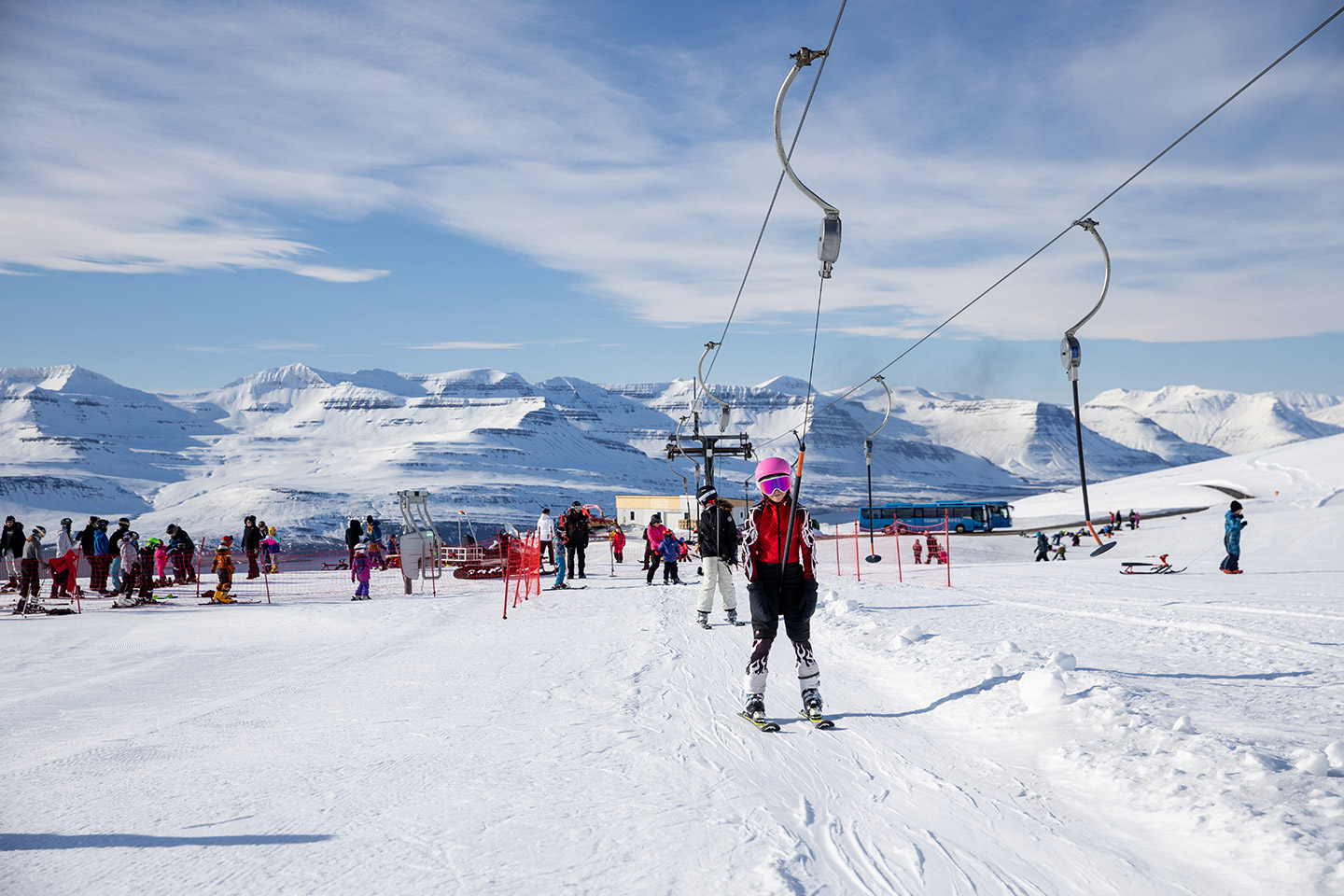Image of people on the ski lift at Oddsskarð ski area