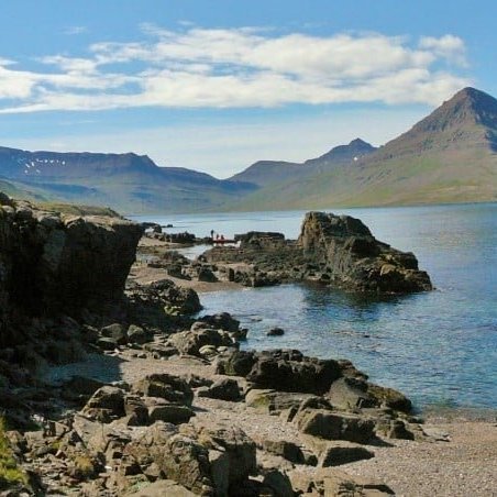 fjaran-vi-bar-snes.-vi-fj-r-ur-bakgrunni.